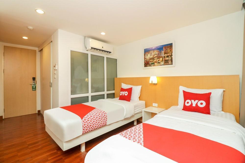OYO 225 Premier Place Hotel Room Type - Deluxe Twin Room