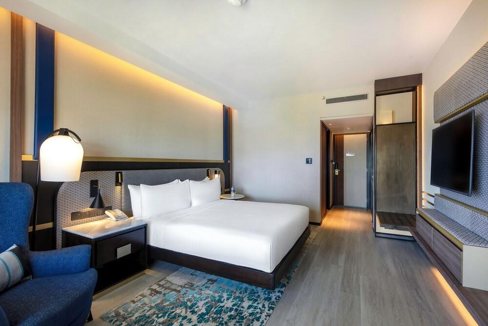 Hilton Colombo Room Type - KING SUPERIOR ROOM