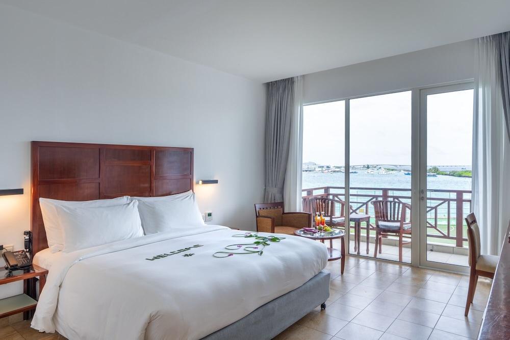 Hulhule Island Hotel Maldives Room Type - Super Deluxe with Jacuzzi Hulhule Island Hotel Maldives Room Type - Super Deluxe with Jacuzzi