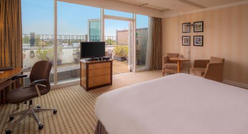 Hilton London Paddington - Tap to explore photos