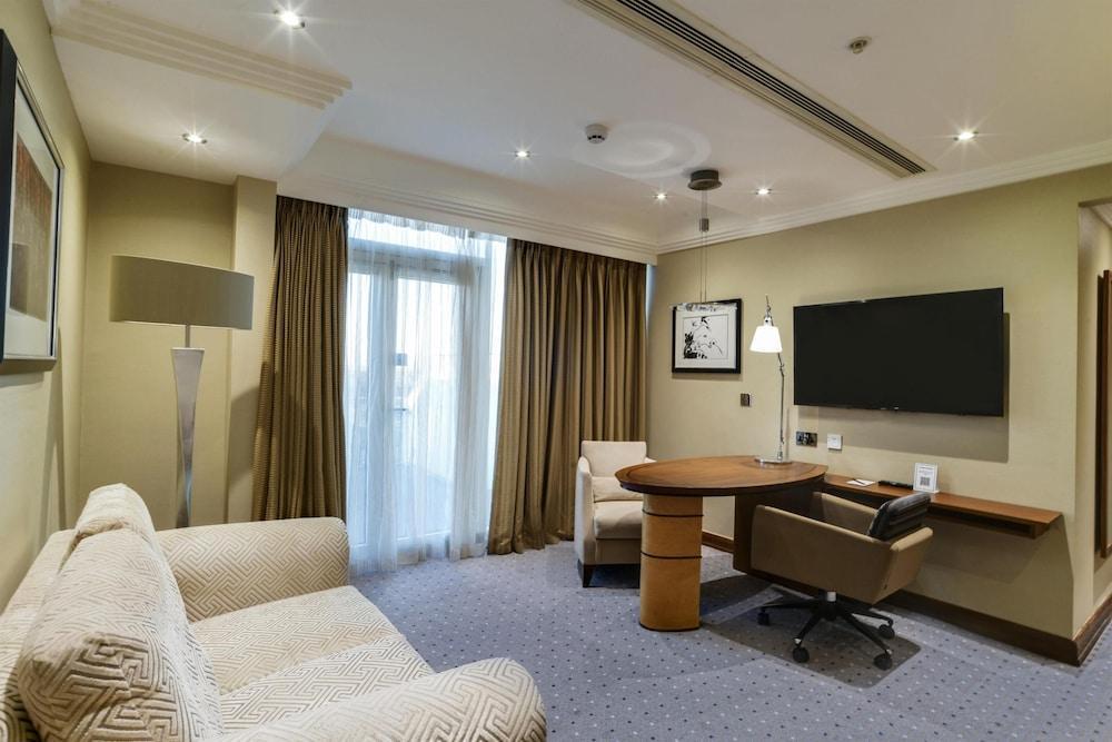 Hilton London Paddington Room Type - Executive Terrace Suite, 1 King Bed, Terrace, City View Hilton London Paddington Room Type - Executive Terrace Suite, 1 King Bed, Terrace, City View
