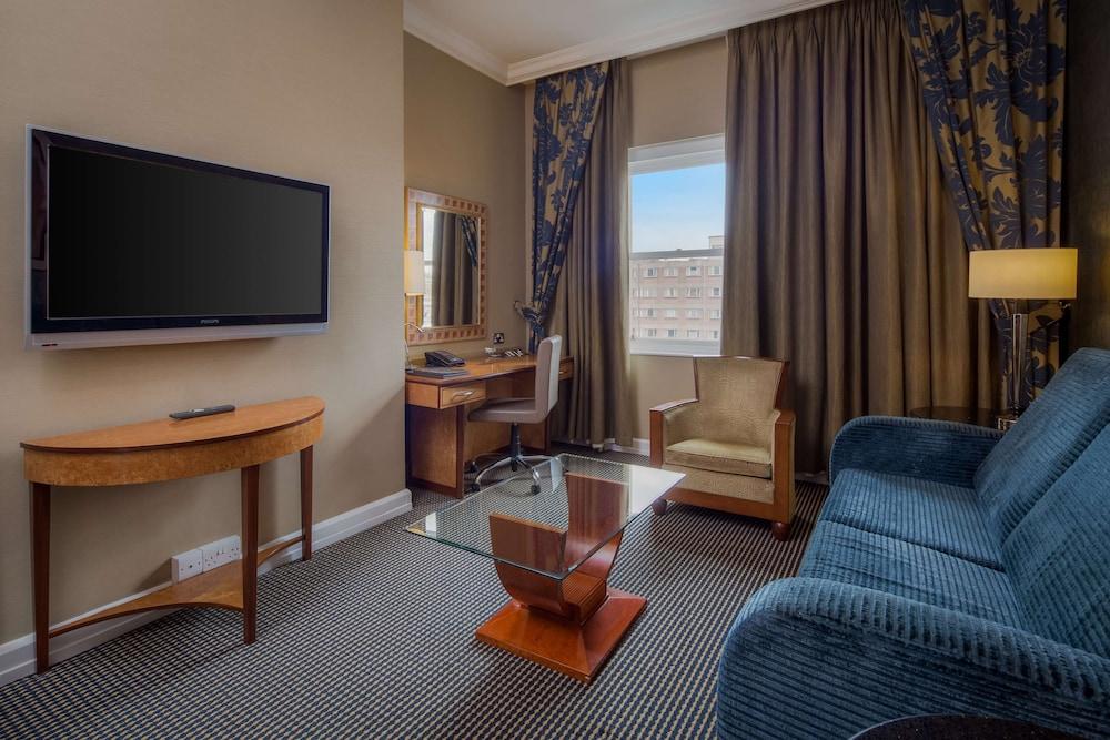 Hilton London Paddington Room Type - QUEEN HILTON SUITE