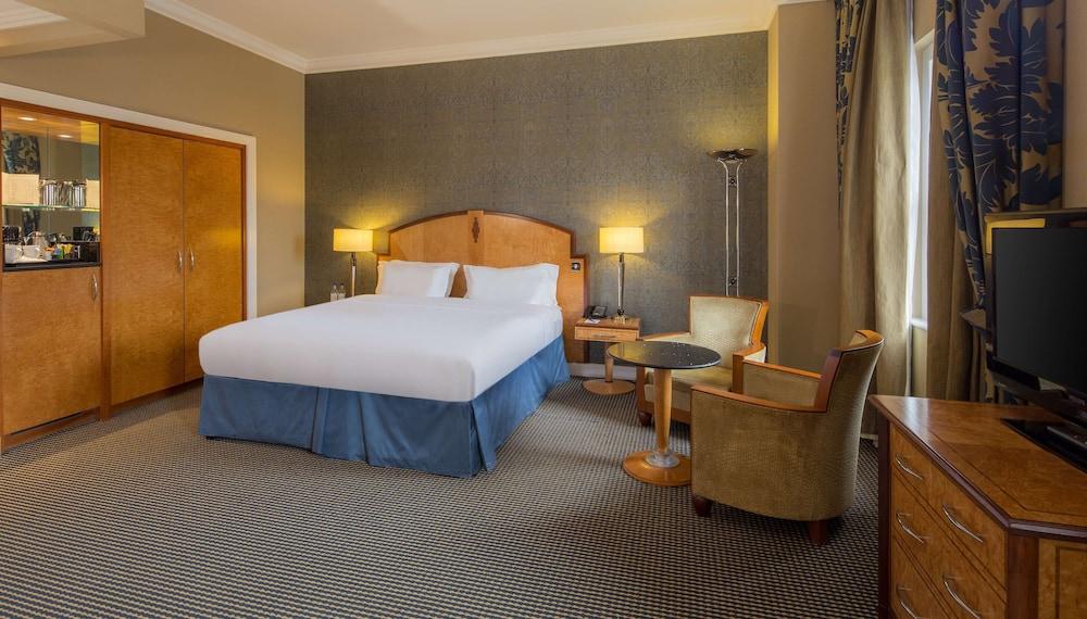 Hilton London Paddington Room Type - KING JUNIOR SUITE