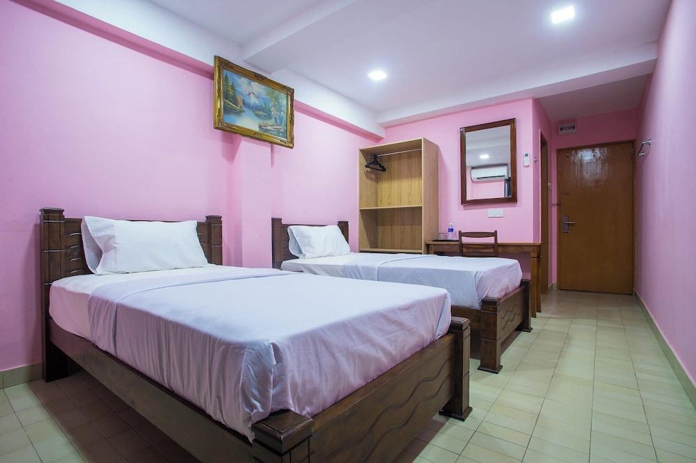 OYO 44015 Mk Inn Hotel - Tap to explore photos