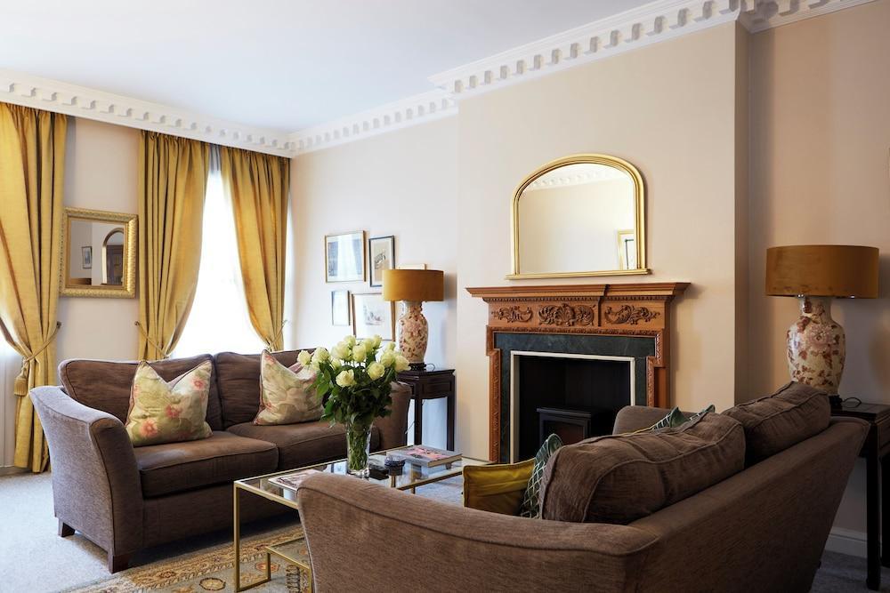 9 Hertford Street Mayfair - Tap to explore photos