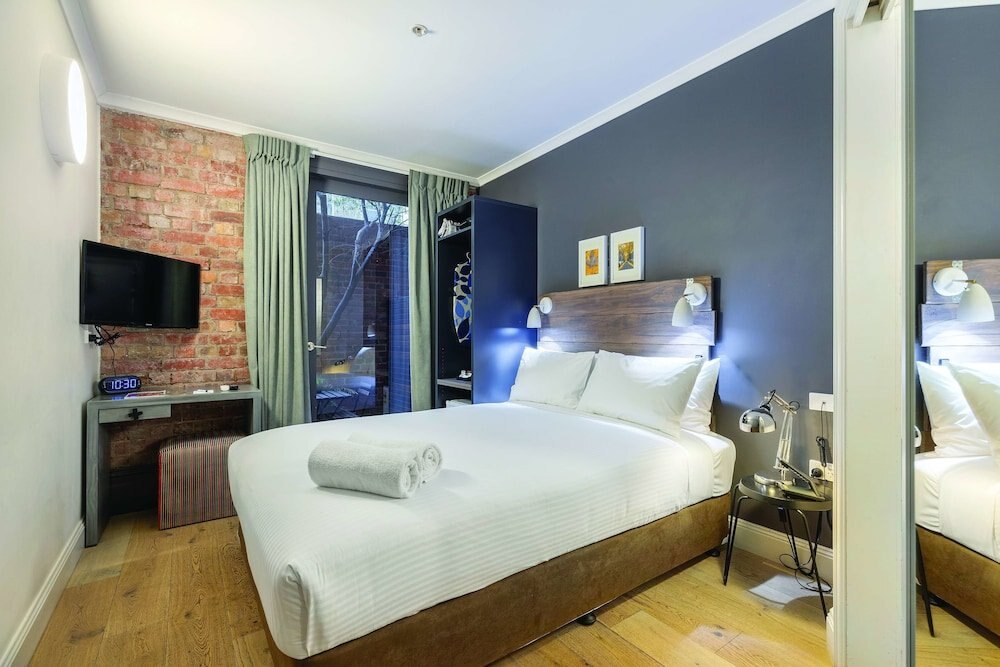 Best Western Melbourne City Room Type - Standard Room, 1 Queen Bed, Non Smoking, Courtyard Area