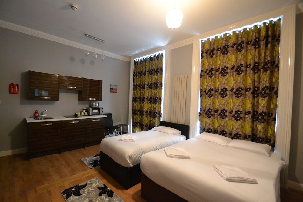 Hyde Park Suites - Apartments Room Type - Standard Studio (1 Double and 1 Single Bed)