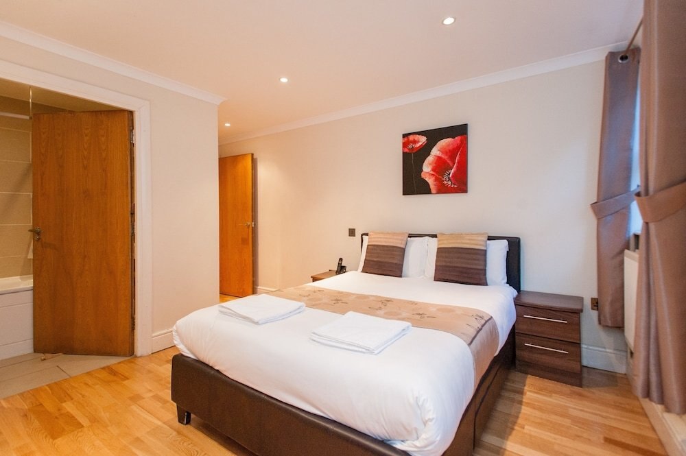 London Serviced Apartments - Tap to explore photos