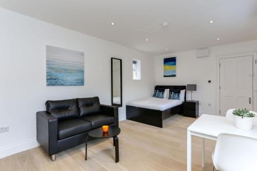 Kings Cross Serviced Apartments - Tap to explore photos