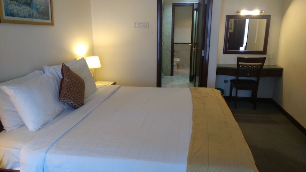 Peaceful Service Suite At Times Square