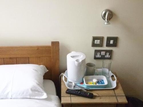 Earls Court Garden Hotel - Tap to explore photos