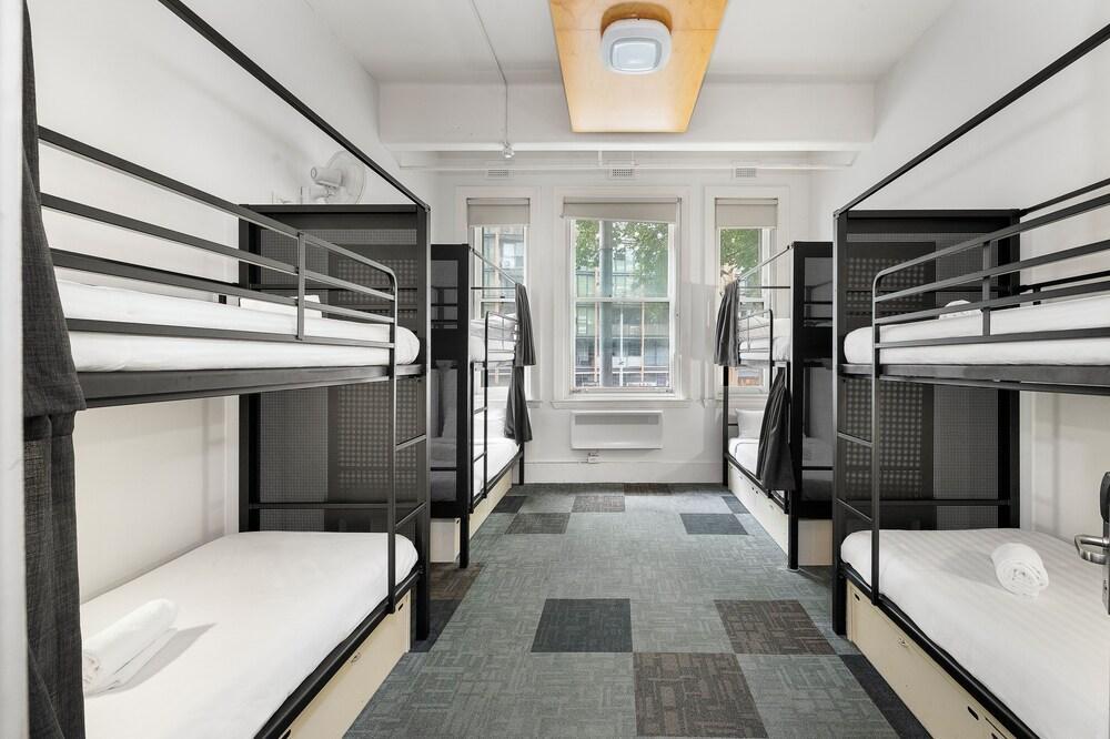 YHA Melbourne Central Room Type - Bed in 8-Bed Male Dormitory with Shared Bathroom