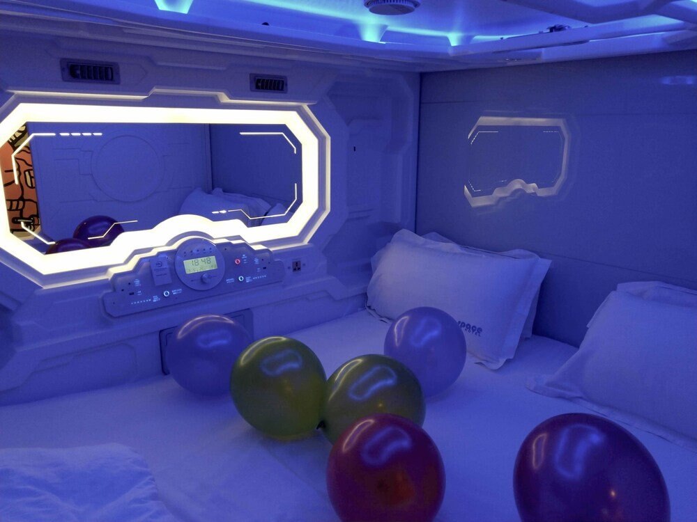 Space Hotel Room Type - Double Bed Capsule Shared Bathroom