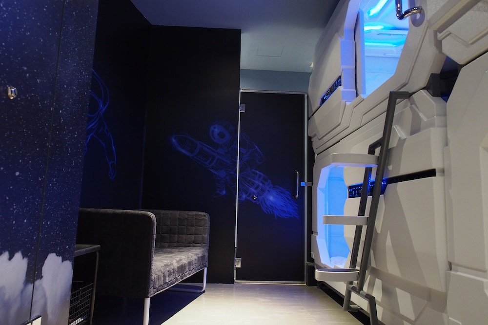 Space Hotel Room Type - Deluxe Family Room