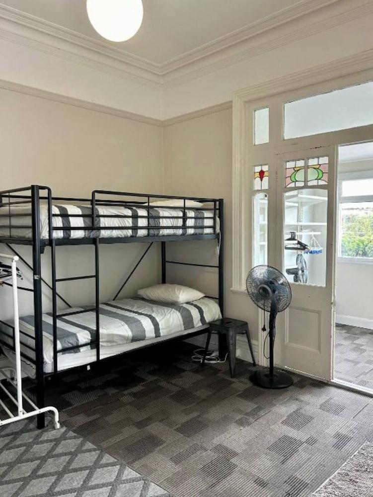 Manly Bunkhouse - Hostel Room Type - Bed in 6 Bed Female Dormitory Room with Private Bathroom Manly Bunkhouse - Hostel Room Type - Bed in 6 Bed Female Dormitory Room with Private Bathroom