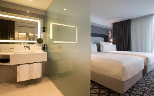 Pullman Sydney Airport Room Type - Deluxe Executive Double Room with Two Double Beds - High Floor