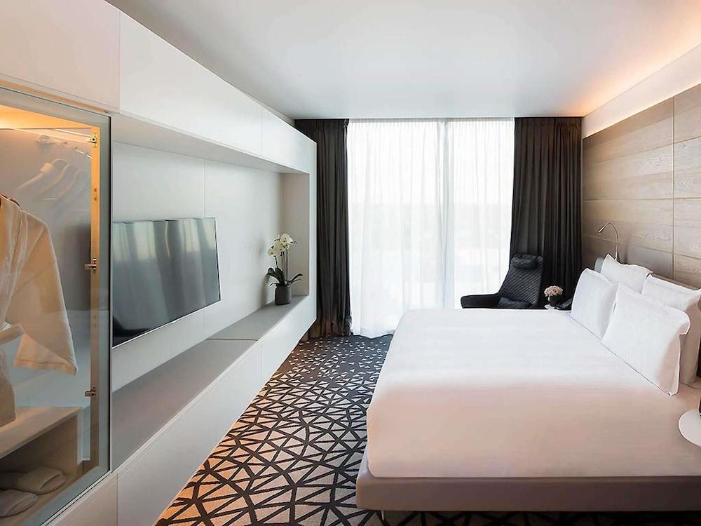 Pullman Sydney Airport Room Type - Suite, 1 King Bed (Executive Benefits, High Floor)