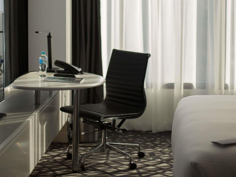 Pullman Sydney Airport Room Type - Superior Room, 1 King Bed, Accessible