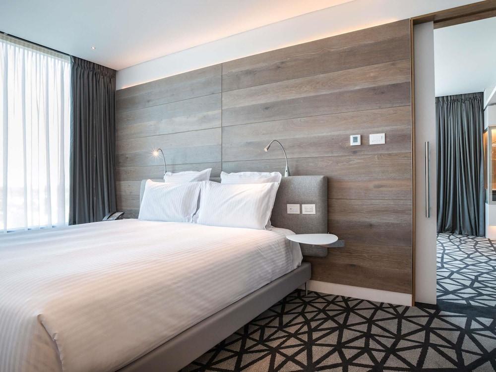 Pullman Sydney Airport Room Type - Executive Room, 1 King Bed, Accessible (Deluxe,Higher Floor,Executive Benefit) Pullman Sydney Airport Room Type - Executive Room, 1 King Bed, Accessible (Deluxe,Higher Floor,Executive Benefit)