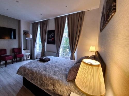 Victoria Lodgings London - Tap to explore photos