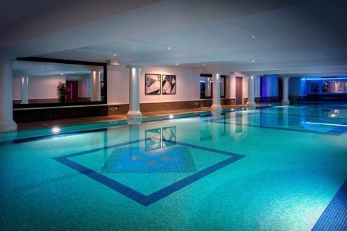 Leonardo Royal Hotel London City - Tower of London - Tap to explore photos