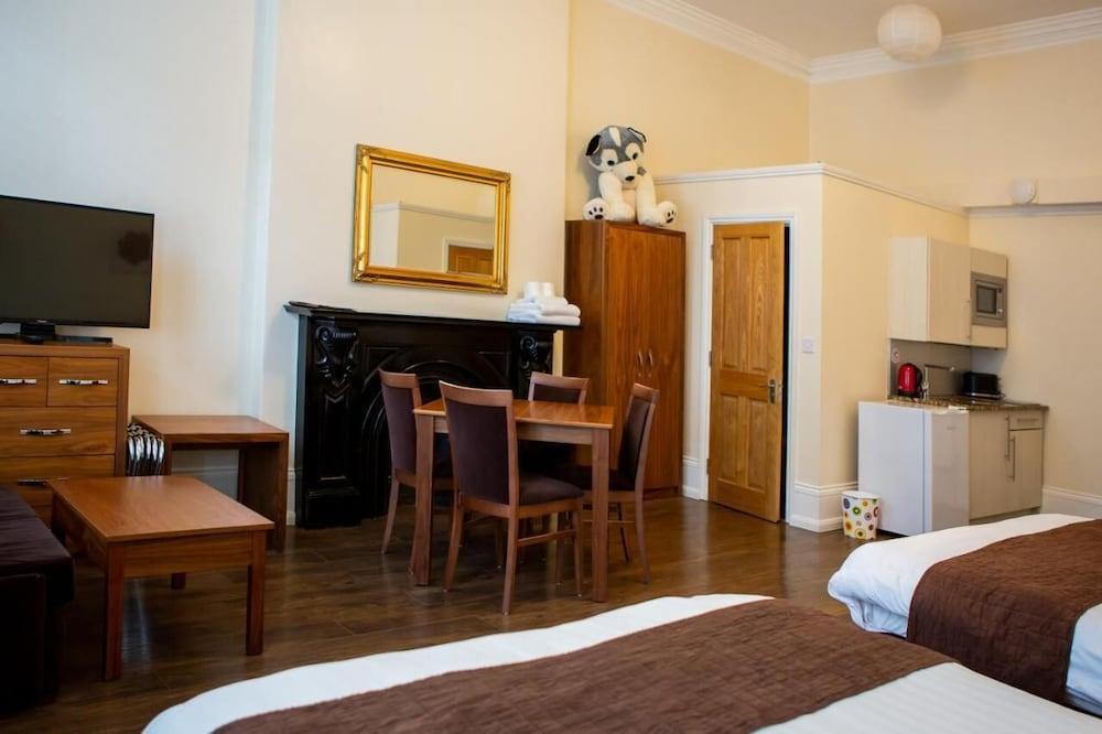 Marylebone Inn - Tap to explore photos