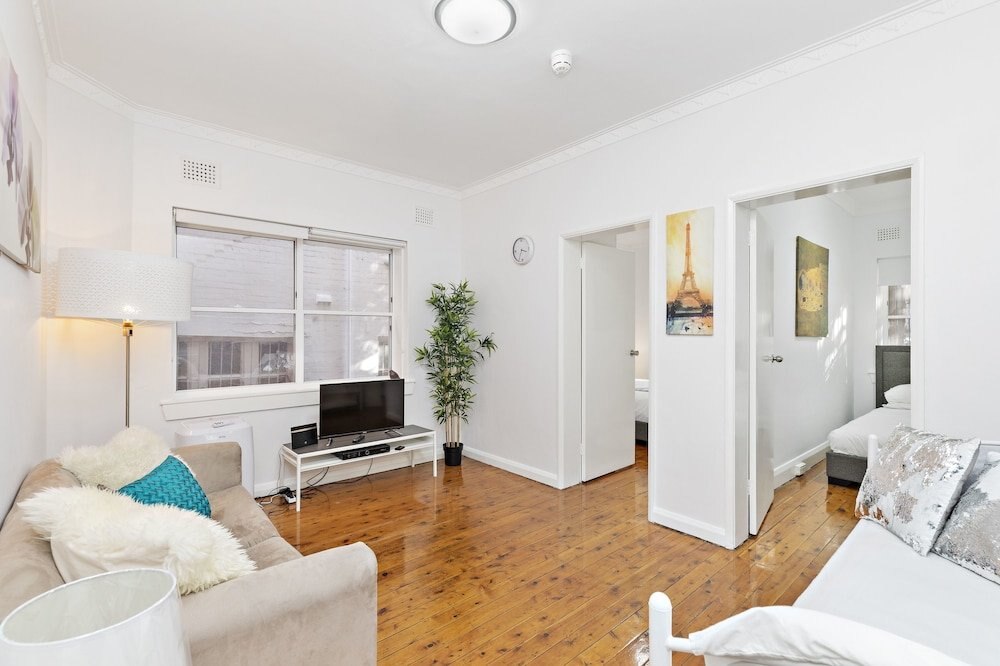 Pelicanstay in Bondi Beach - Tap to explore photos