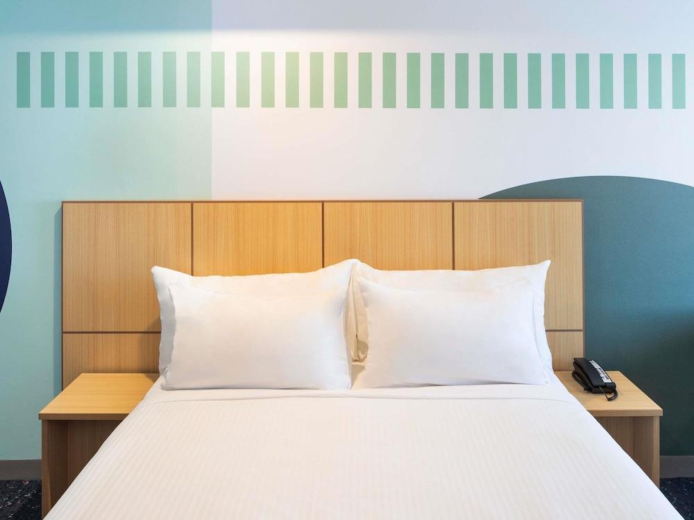 ibis Styles Sydney Central Room Type - Superior Room, 1 Queen Bed, Accessible ibis Styles Sydney Central Room Type - Superior Room, 1 Queen Bed, Accessible