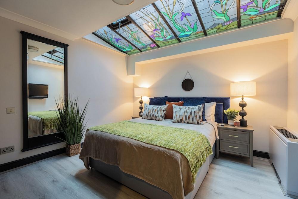 Mayfair House Room Type - Executive Apartment, 3 Bedrooms Mayfair House Room Type - Executive Apartment, 3 Bedrooms