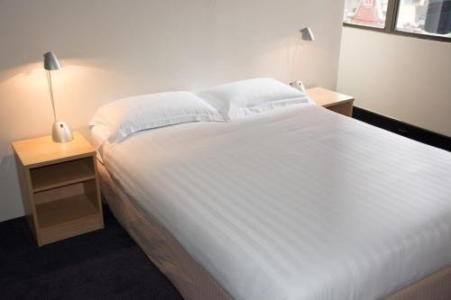 Siesta Sydney Room Type - Queen Room with Shared Bathroom