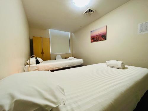 Siesta Sydney Room Type - Twin Room with Shared Bathroom