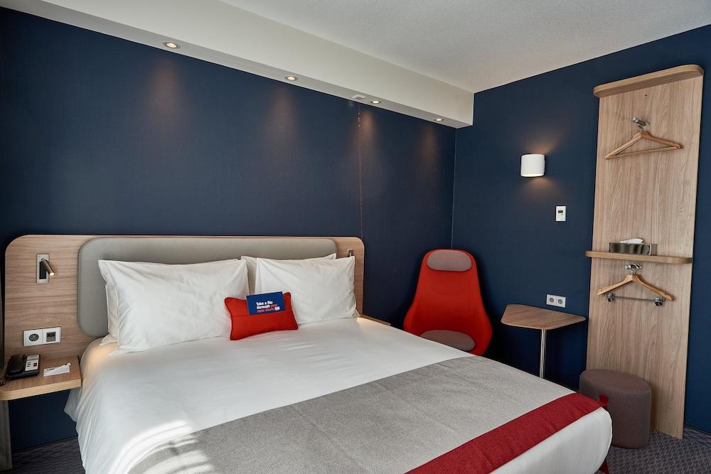 Holiday Inn Express Amsterdam - City Hall, an IHG Hotel - Tap to explore photos