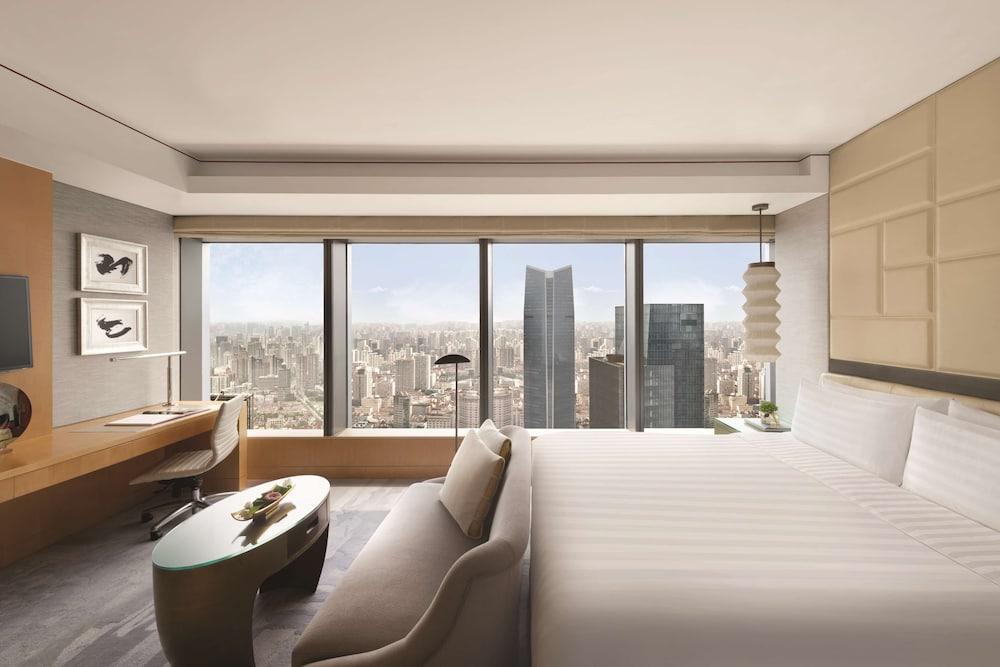 Jing An Shangri-La, Shanghai Room Type - Deluxe Room, 1 King Bed