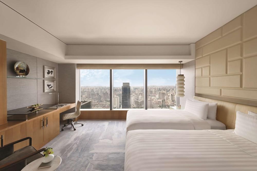 Jing An Shangri-La, Shanghai Room Type - Deluxe Room, 2 Twin Beds