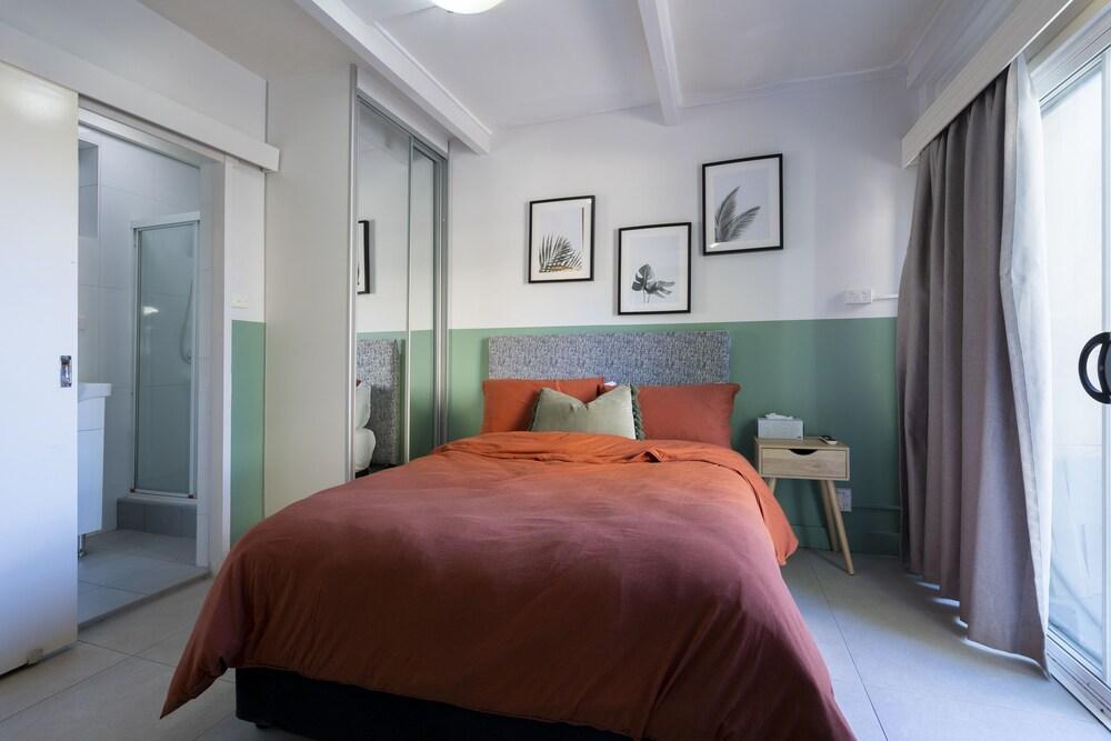Manly Waves Studios & Apartments Room Type - Deluxe Studio