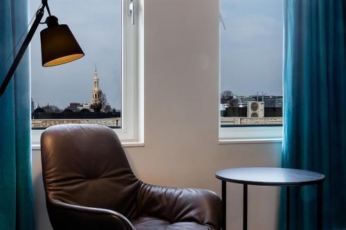 Motel One Amsterdam-Waterlooplein - Tap to explore photos