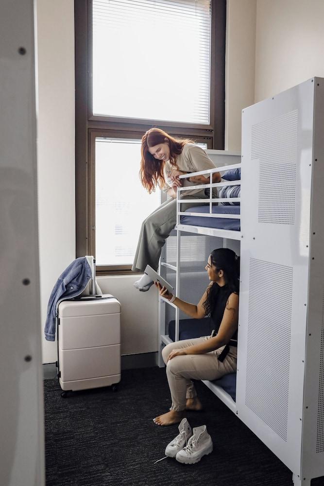 Wake Up! Sydney - Hostel Room Type - Bed in 6-bed Female Dorm