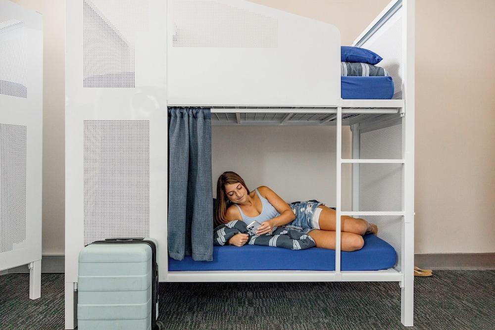 Wake Up! Sydney - Hostel Room Type - Bed in 6-bed Female Dorm