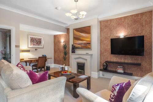 Beaufort House - Knightsbridge - Tap to explore photos