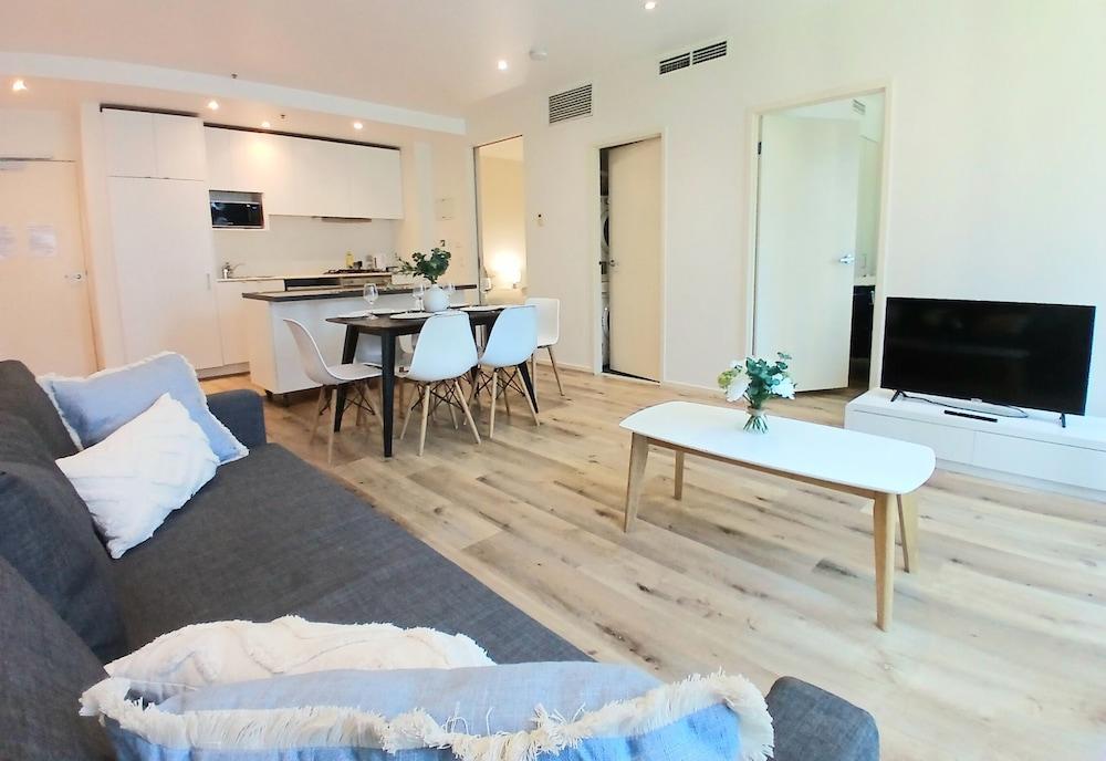 ReadySet Apartments at Liberty - Tap to explore photos