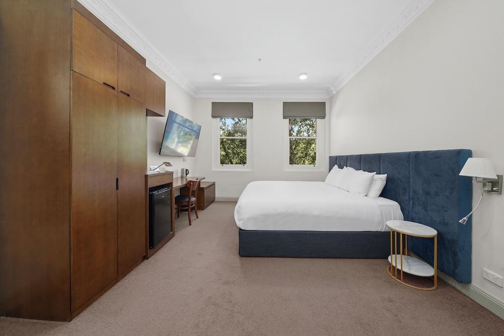 Clarendon Hotel Melbourne Room Type - Deluxe Room
