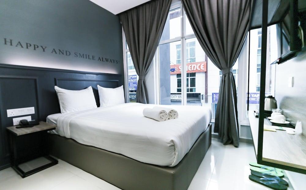 Hotel 99 - Sri Petaling Room Type - Standard Queen with Window