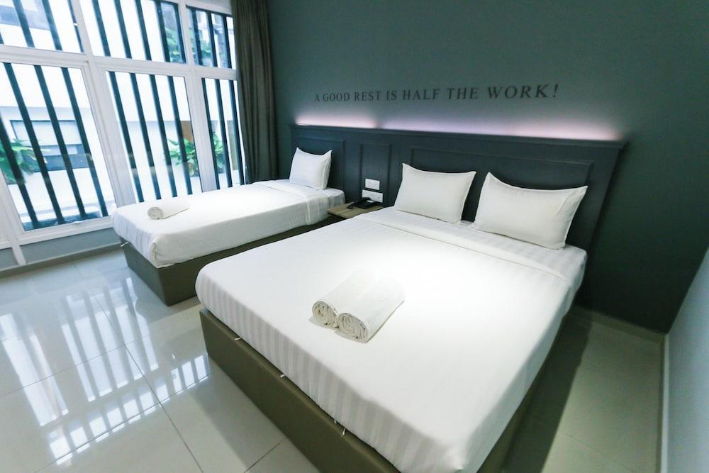 Hotel 99 - Sri Petaling Room Type - Family Room (Deluxe)