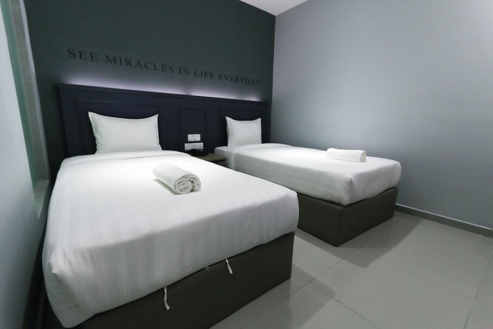 Hotel 99 - Sri Petaling Room Type - Superior Twin Room