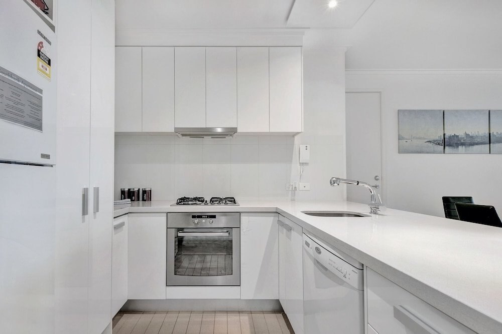 MJ Shortstay Whiteman St Apartments - Tap to explore photos