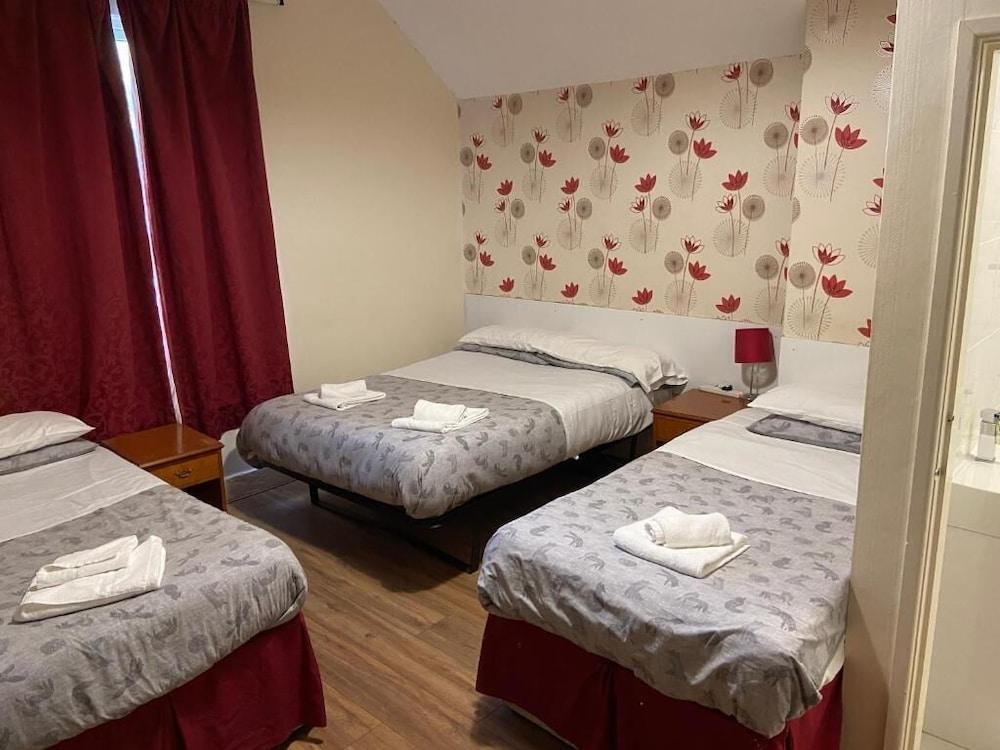 Abbey Lodge Room Type - Standard Quadruple Room, 1 Bedroom, Ensuite