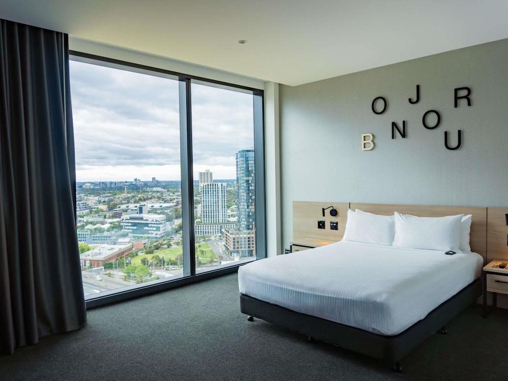 Novotel Melbourne South Wharf Room Type - Standard Room, 1 Queen Bed, Accessible