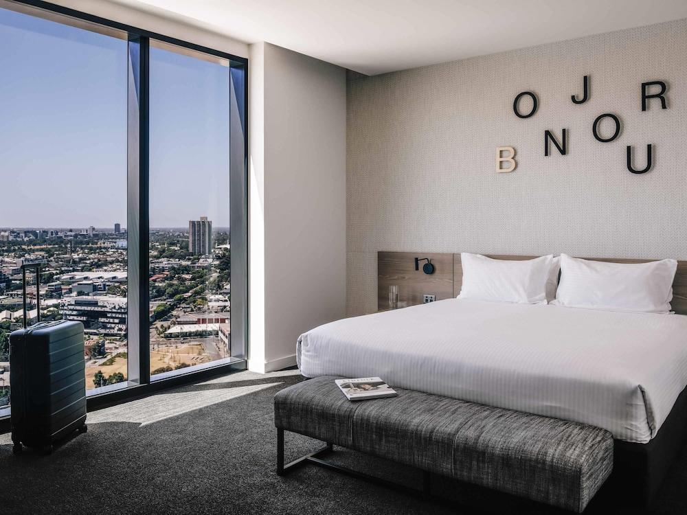Novotel Melbourne South Wharf Room Type - Junior Suite, 1 King Bed, City View
