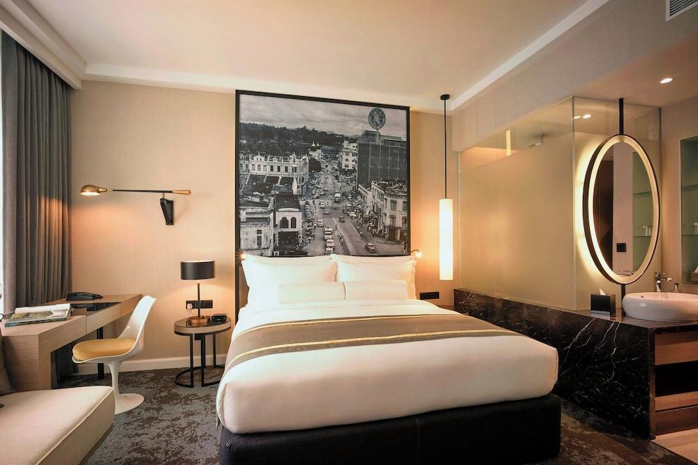 Hotel Stripes Kuala Lumpur, Autograph Collection - Tap to explore photos