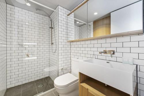ReadySet Apartments at Lighthouse - Tap to explore photos